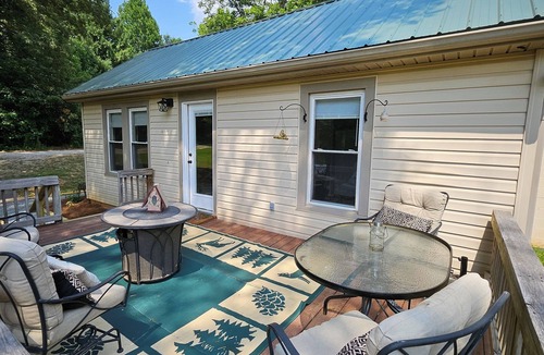 Salisbury House | Charming 1-bedroom country getaway in serene Salisbury