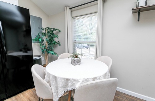Columbia House | Charming 1-bedroom cottage in Downtown Columbia!
