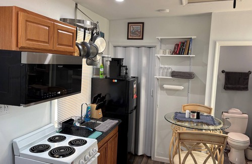 Hanover Cottage | Charming 1-bedroom cottage with AC, WiFi in downtown Hanover, PA