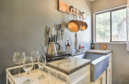 Bend Cottage | Charming 1-bedroom cottage in welcoming Bend with AC