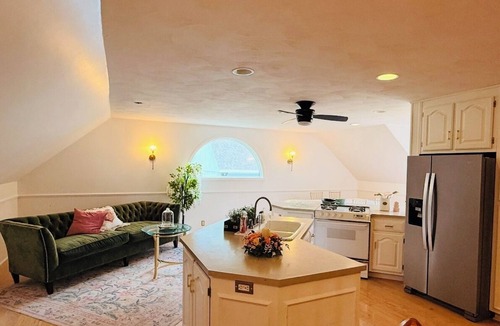 Perkinsville House | Charming 1-bedroom country house on a 15 acre estate with a private driveway-