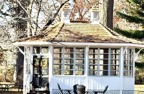 Perkinsville House | Charming 1-bedroom country house on a 15 acre estate with a private driveway-