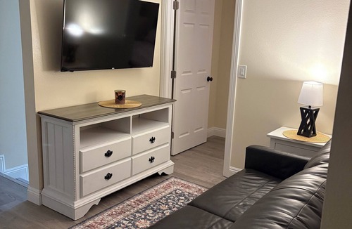 Oxnard Apartment | Charming 1-bedroom cozy apartment in enchanting Oxnard with AC