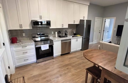 Steveston House | Charming 1-bedroom guesthouse in Richmond perfect for a relaxing stay