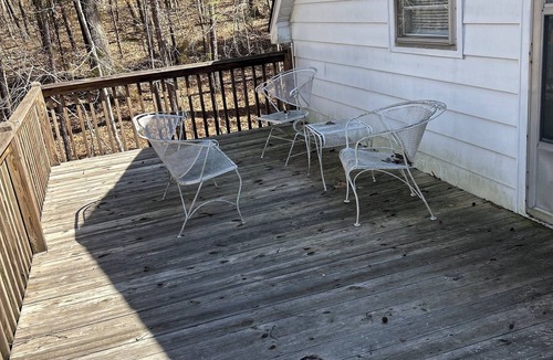 Big Sandy House | Charming 1-bedroom house with AC, WiFi in fabulous Big Sandy