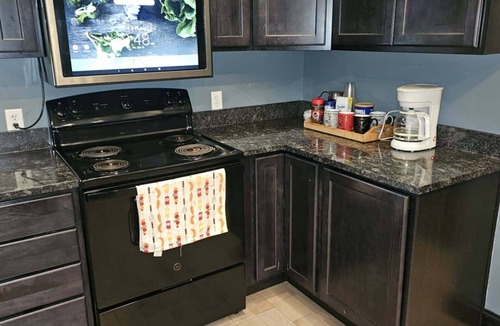 Shelby House | Charming 1-bedroom house in fabulous Mansfield with AC