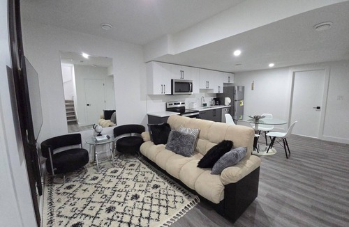 Northeast Edmonton House | Charming 1-bedroom house with WiFi and AC in enchanting Edmonton