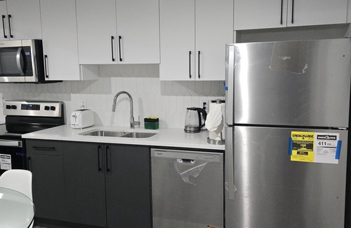 Northeast Edmonton House | Charming 1-bedroom house with WiFi and AC in enchanting Edmonton