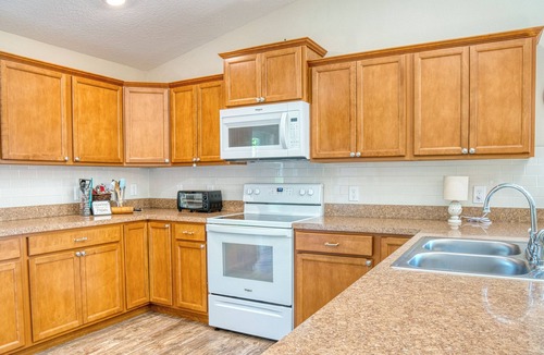 St. Cloud House | Charming 1-bedroom house in pleasant St. Cloud within close distance to Parks