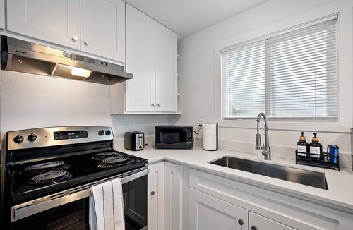 Highline House | Charming 1-Bedroom in Seattle w/Modern Finishes