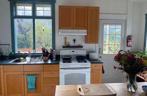 Kitsilano House | Charming 1-bedroom suite in character home. WiFi and AC in marvelous Kitsilano