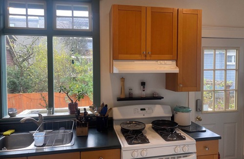 Kitsilano House | Charming 1-bedroom suite in character home. WiFi and AC in marvelous Kitsilano