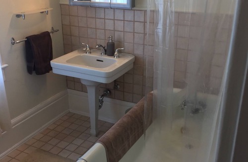 Kitsilano House | Charming 1-bedroom suite in character home. WiFi and AC in marvelous Kitsilano