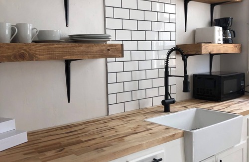 Riviera - Westchester House | Charming 1-bedroom house with WiFi in lovely Bakersfield