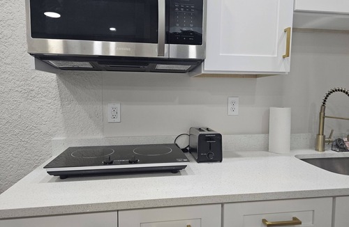 Joel Apartment | Charming 1-bedroom studio with AC in Lehigh Acres