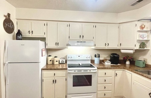 Williamstown Apartment | Charming 1-Bedroom in lovely Williamstown