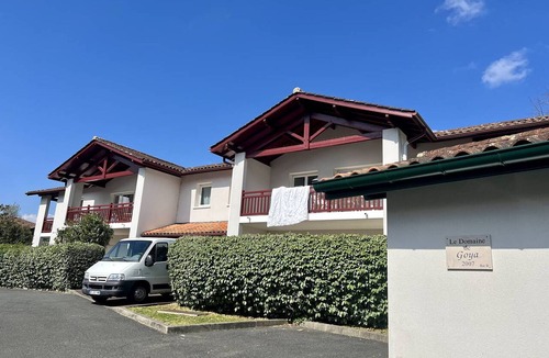 Cambo-les-Bains Apartment | Charming 1-BR Apt in Quiet Area, 20 mins Walk to Center, Parking, WiFi, Pet-Friendly, Terrace
