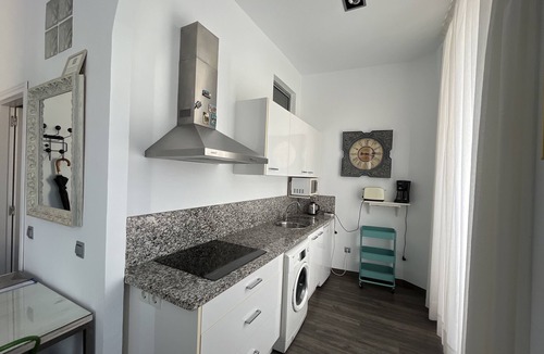 Malaga Historic Centre Apartment | Charming 1 BR Apartment in Málaga Historical Center, WIFI and balconies (4p)