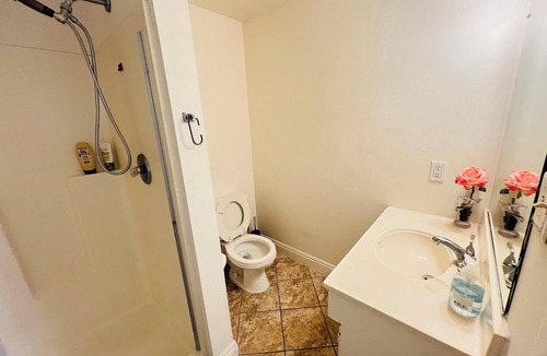 Lamanda Park House | Charming 1-master room house in welcoming San Gabriel with AC, WiFi