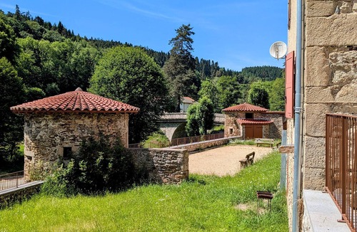 Saint-Vert Cottage | Charming 10-Person Cottage in Idyllic Saint-Vert Setting