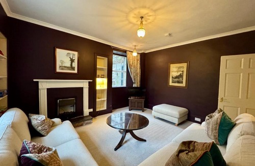 Tillicoultry Apartment | Charming 1700s Country Cottage on a Private Estate