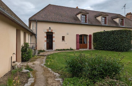 Lorcy Cottage | Charming 17th-Century Country House with Garden, BBQ, Terrace, and Ping-Pong Near Fontainebleau