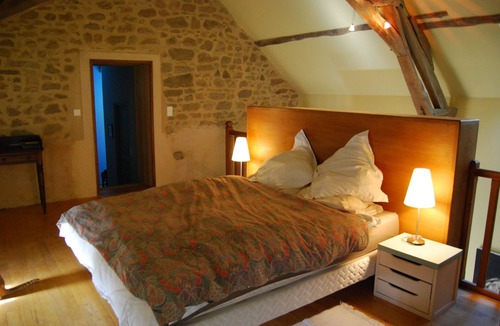 Marcilly-la-Gueurce House | Charming 18C farmhouse halfway between Paris and the Med!