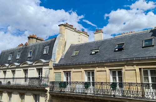 Les Halles Apartment | Charming 1820s Flat with Elevator & Queen size bed, near the Louvre