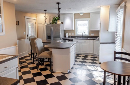 Elizabethtown House | Charming 1851 Historic Home - Downtown Elizabethtown