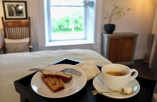 Winterset House | Charming 1855 Stone Farmhouse Retreat – Cozy Stays & Picturesque Views Await