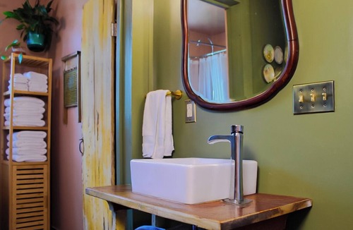 Winterset House | Charming 1855 Stone Farmhouse Retreat – Cozy Stays & Picturesque Views Await
