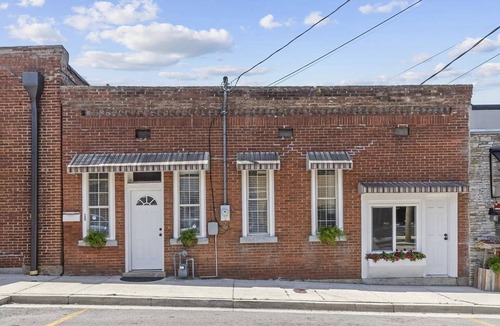 Smithville Condo | Charming 1918 Historic Condo