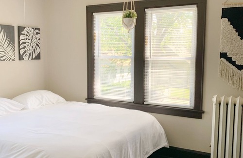 Victory Apartment | Charming 1920s 2bd Apartment in Convenient Location for Monthly+ Stays