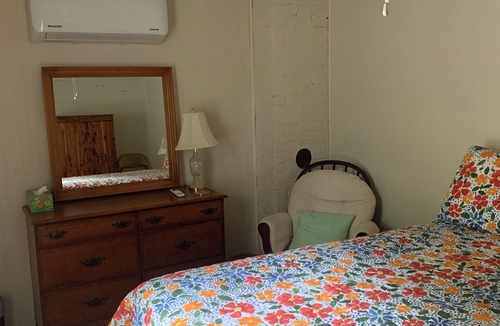 Peaks House | Charming 1920s 4-bedroom farmhouse in lovely Bedford