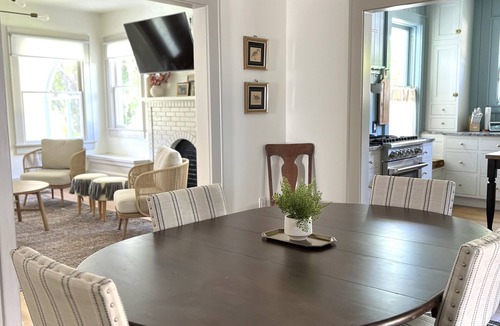 Sebring House | Charming 1920s Bungalow- stay where HGTV's Hometown Takeover stayed!