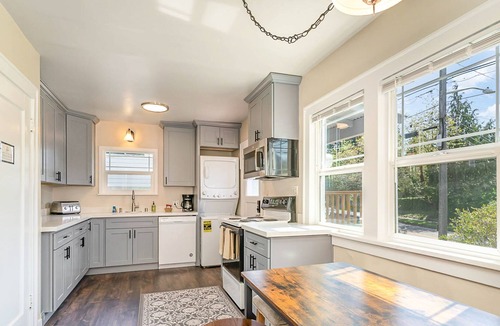 Wallingford House | Charming 1920s home in a prime location with W/D, AC, and water access