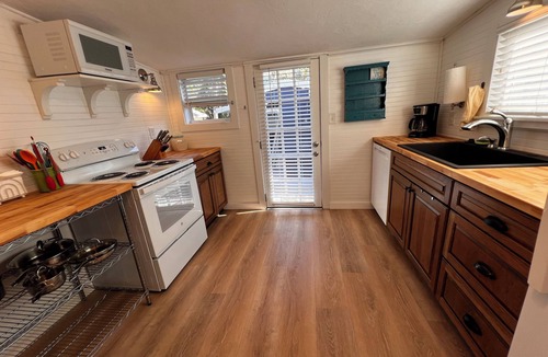 Bradenton Beach Cottage | Charming 1920s Cottage, Waterfront just 50 ft away, Beach just 1 minute stroll!