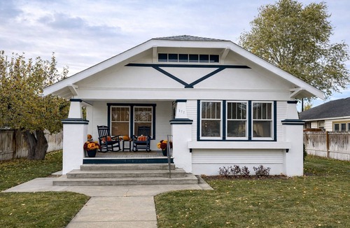 Blackfoot House | Charming 1925 Craftsman Bungalow in Blackfoot, Idaho.