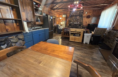 Tomahawk Cabin | Charming 1940s Cabin on Mohawksin, Firepit, Kayaks/Canoes Incl. Close to Trails