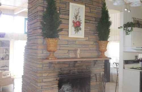 Hernando House | Charming 1960 Lakefront Cottage Stunning Sunsets Covered Boat Dock Pet friendly