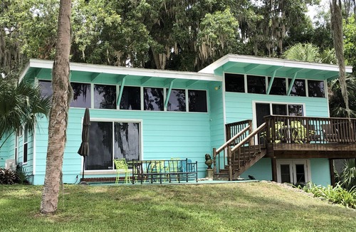 Hernando House | Charming 1960 Lakefront Cottage Stunning Sunsets Covered Boat Dock Pet friendly