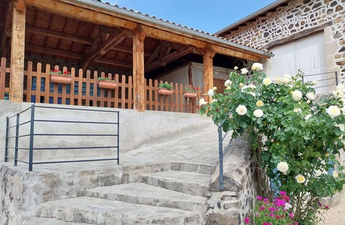 Saint-Vincent Cottage | Charming 19th-Century Farmhouse: Heated, Baby-Friendly, Near Loire Gorges & Historic Sites