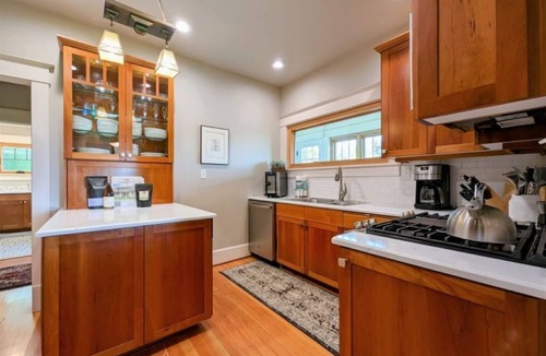 Newberg House | Charming 19th Century Craftsman in the Heart of Wine Country-Pet Friendly!