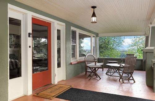 Newberg House | Charming 19th Century Craftsman in the Heart of Wine Country-Pet Friendly!