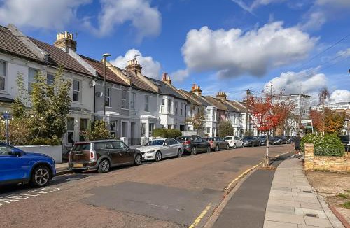 Wimbledon Hotel | Charming 1BD Flat with Garden Wimbledon Village