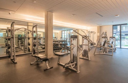 Tempe Apartment | Charming 1BD - Pool, Gym, Parking, W-D - Sleeps 4