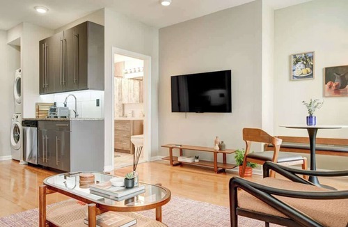 Rittenhouse Row Apartment | Charming 1BDR With King Bed in Rittenhouse Square