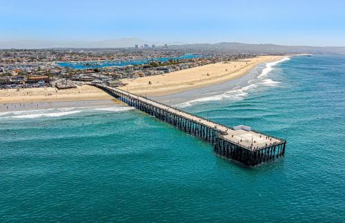 West Newport House | Charming 1Br Beach Cottage W Large Patio One Block To Sand By Beachview Rentals