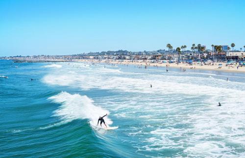 West Newport House | Charming 1Br Beach Cottage W Large Patio One Block To Sand By Beachview Rentals