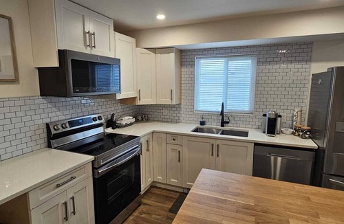 Walnut Grove House | Charming 1BR Suite with All the Essentials